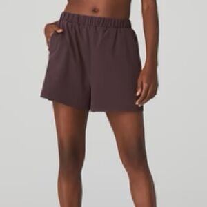 Alo Ready Set Short Raisin XS